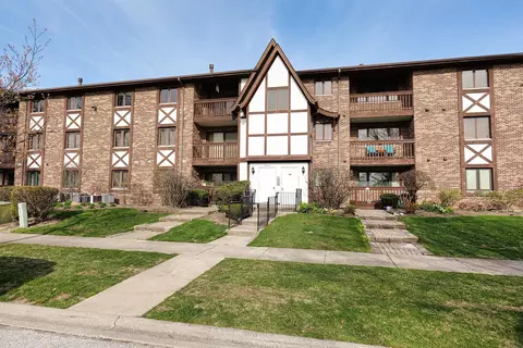 10231 Major Ave #307, Oak Lawn, IL 60453
