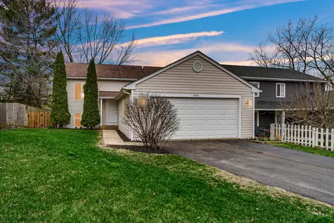 2466 Sunlight Ct, Aurora, IL 60502