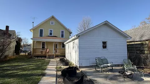 Exterior - 406 S Genesee St, Morrison, IL 61270 photo 3 of 3
