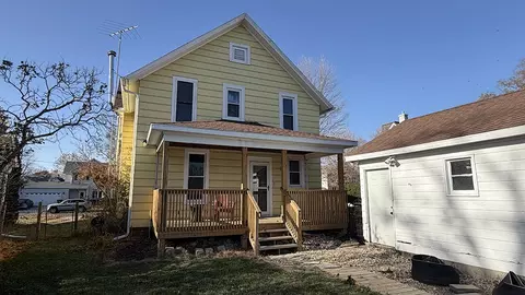 Exterior - 406 S Genesee St, Morrison, IL 61270 photo 2 of 3