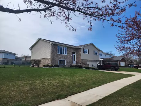 Exterior - 19394 Walnut St, Mokena, IL 60448 photo 2 of 6