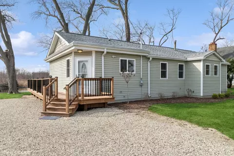 25319 W Grass Lake Rd, Antioch, IL 60002
