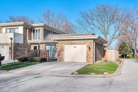 23 Sorrento Dr, Palos Heights, IL 60463