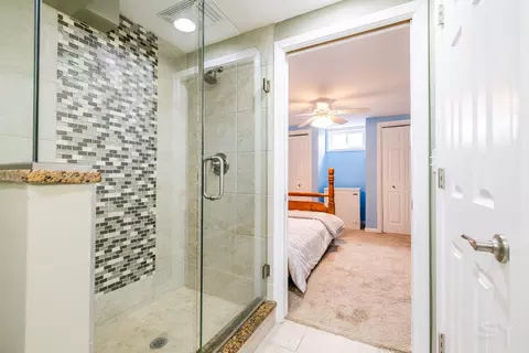 Bath - 8001 William Dr, Willowbrook, IL 60527 photo 8 of 8