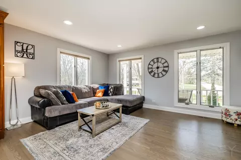 Living - 8001 William Dr, Willowbrook, IL 60527 photo 4 of 5