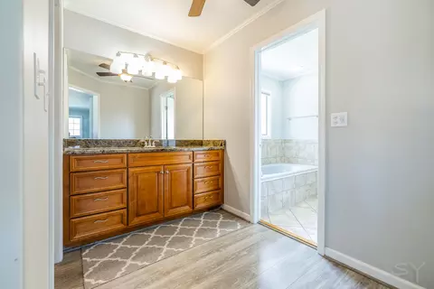 Bath - 8001 William Dr, Willowbrook, IL 60527 photo 2 of 8