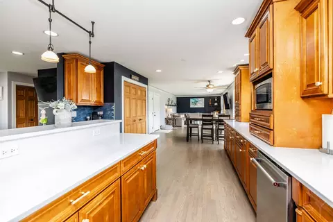 Kitchen - 8001 William Dr, Willowbrook, IL 60527 photo 8 of 8