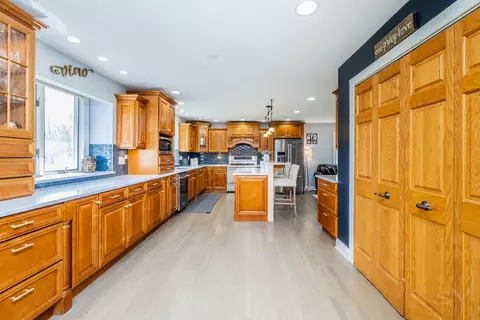 Kitchen - 8001 William Dr, Willowbrook, IL 60527 photo 1 of 8