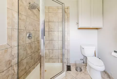 Bath - 8001 William Dr, Willowbrook, IL 60527 photo 5 of 8