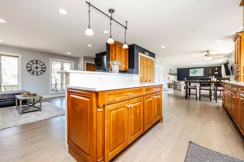 Kitchen - 8001 William Dr, Willowbrook, IL 60527 photo 7 of 8