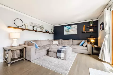 Living - 8001 William Dr, Willowbrook, IL 60527 photo 2 of 5