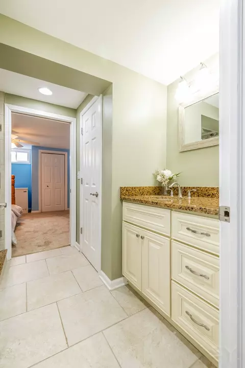 Bath - 8001 William Dr, Willowbrook, IL 60527 photo 7 of 8