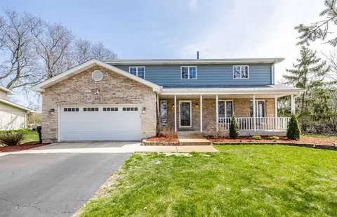 8001 William Dr, Willowbrook, IL 60527