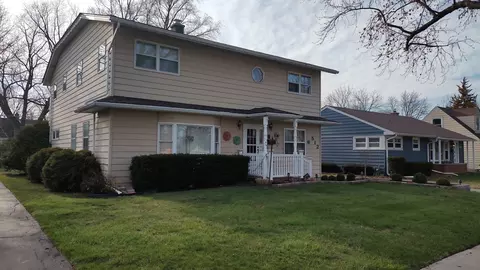 512 N Prospect Manor Ave, Mount Prospect, IL 60056