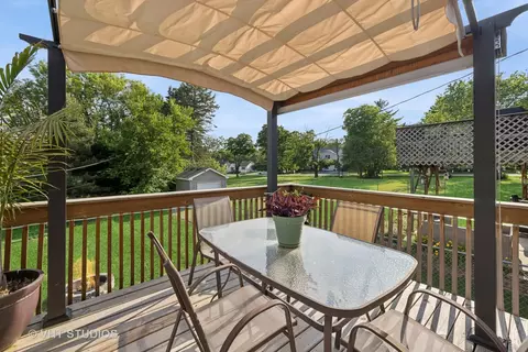 Exterior - 5219 W Beach Ave, Mchenry, IL 60050 photo 3 of 8
