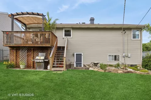 Exterior - 5219 W Beach Ave, Mchenry, IL 60050 photo 5 of 8