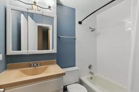 Bath - 1653 Valley Forge Ct #B, Wheaton, IL 60189 photo 1 of 1