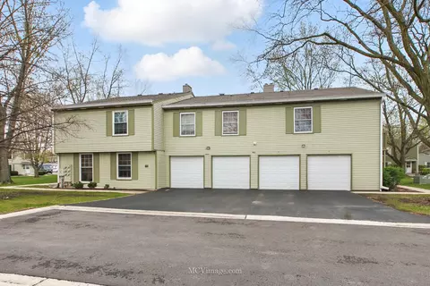 Exterior - 1653 Valley Forge Ct #B, Wheaton, IL 60189 photo 4 of 7