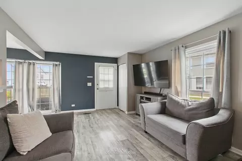 Living - 1653 Valley Forge Ct #B, Wheaton, IL 60189 photo 1 of 1