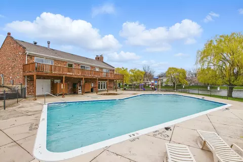 Exterior - 1653 Valley Forge Ct #B, Wheaton, IL 60189 photo 5 of 7
