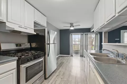 Kitchen - 1653 Valley Forge Ct #B, Wheaton, IL 60189 photo 1 of 2