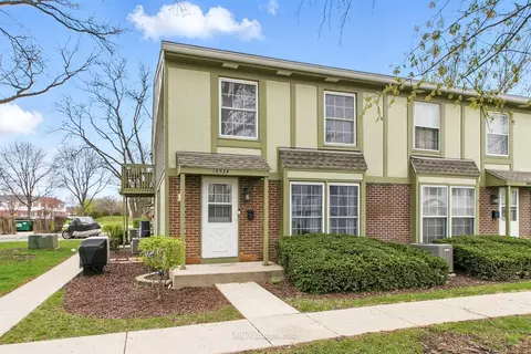 1653 Valley Forge Ct #B, Wheaton, IL 60189