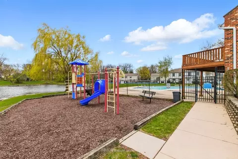 Exterior - 1653 Valley Forge Ct #B, Wheaton, IL 60189 photo 6 of 7