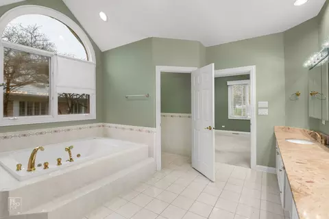 8970 Enclave Dr, Burr Ridge, IL 60527 photo 24