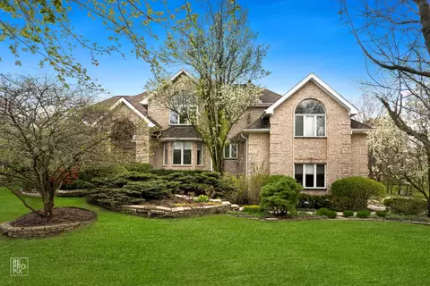 8970 Enclave Dr, Burr Ridge, IL 60527