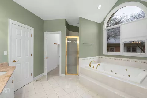 8970 Enclave Dr, Burr Ridge, IL 60527 photo 25
