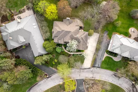 8970 Enclave Dr, Burr Ridge, IL 60527 photo 3