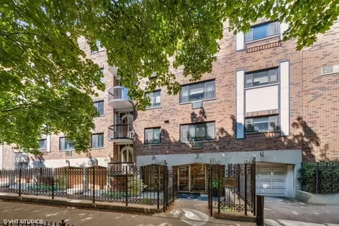 2336 N Commonwealth Ave #103, Chicago, IL 60614