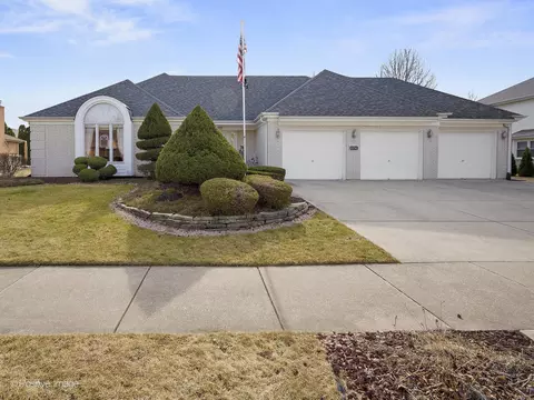 10741 Palos W Dr, Palos Park, IL 60464