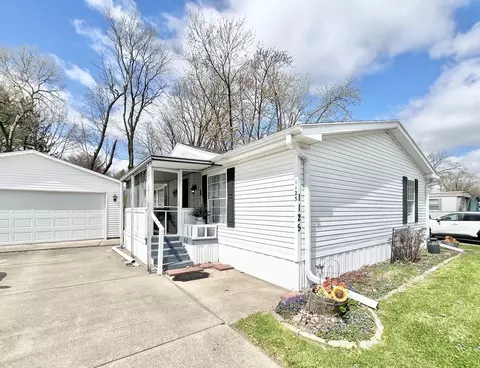 1125 11th St, Bloomington, IL 61704