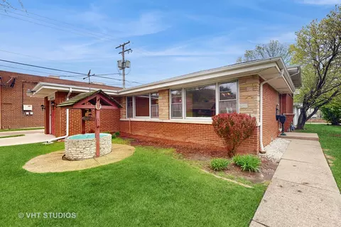 8743 Kedvale Ave, Skokie, IL 60076