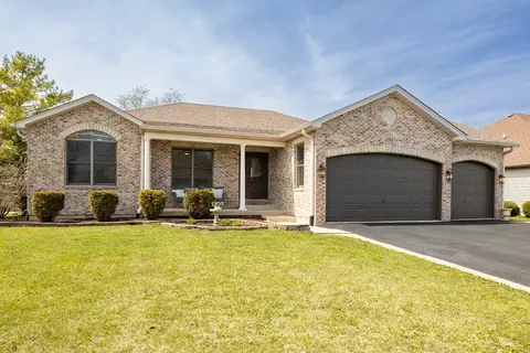 293 Prairieview Dr, Oswego, IL 60543