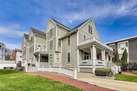 115 Clinton Ave #D, Oak Park, IL 60302