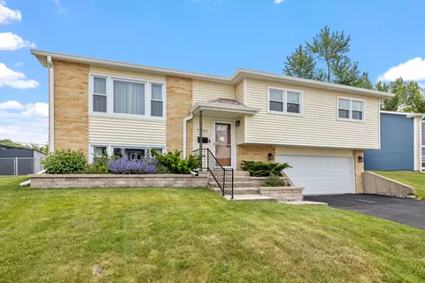 7821 Dalewood Pkwy, Woodridge, IL 60517