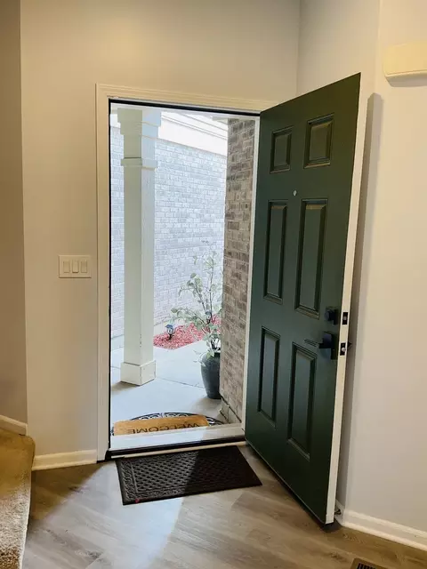 Entry Way - 2425 Birch St, Des Plaines, IL 60018 photo 1 of 7