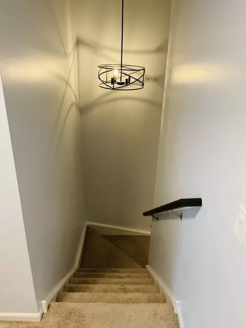 Entry Way - 2425 Birch St, Des Plaines, IL 60018 photo 4 of 7