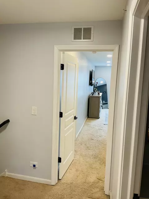 Entry Way - 2425 Birch St, Des Plaines, IL 60018 photo 5 of 7