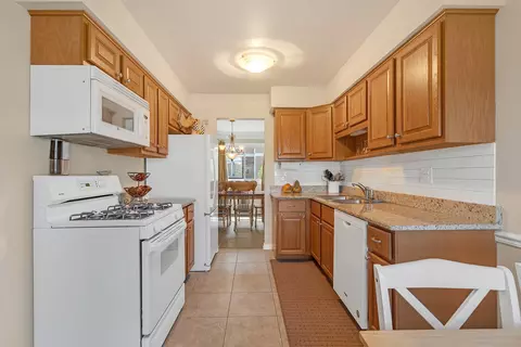 1256 Reading Ct, Wheaton, IL 60189 photo 9