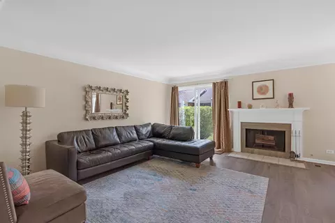 1256 Reading Ct, Wheaton, IL 60189 photo 4