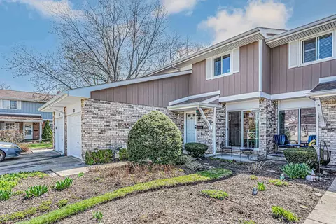1256 Reading Ct, Wheaton, IL 60189