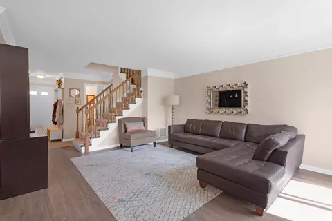 1256 Reading Ct, Wheaton, IL 60189 photo 6