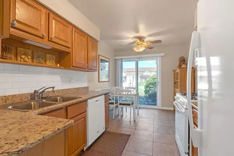 1256 Reading Ct, Wheaton, IL 60189 photo 10