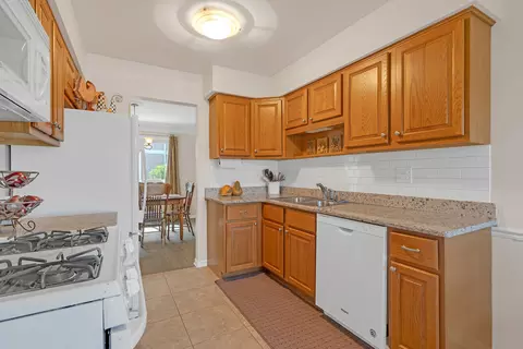 1256 Reading Ct, Wheaton, IL 60189 photo 7