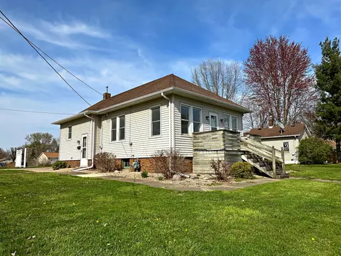1102 E Bronson St, Streator, IL 61364