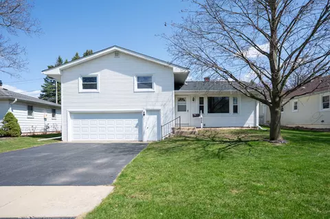 1708 Clay St, Woodstock, IL 60098