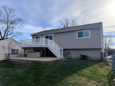 1170 Singleton Dr, Roselle, IL 60172 photo 4